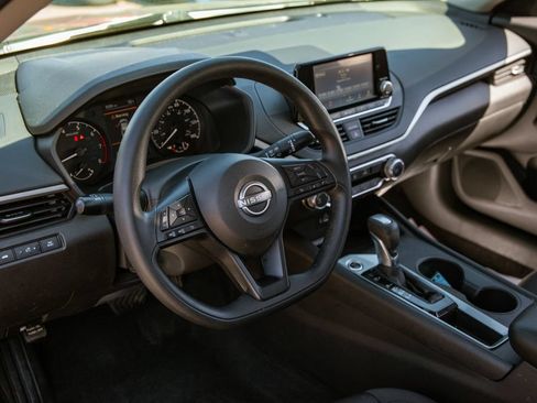 Used 2024 Nissan Altima 2.5 S FWD image 10