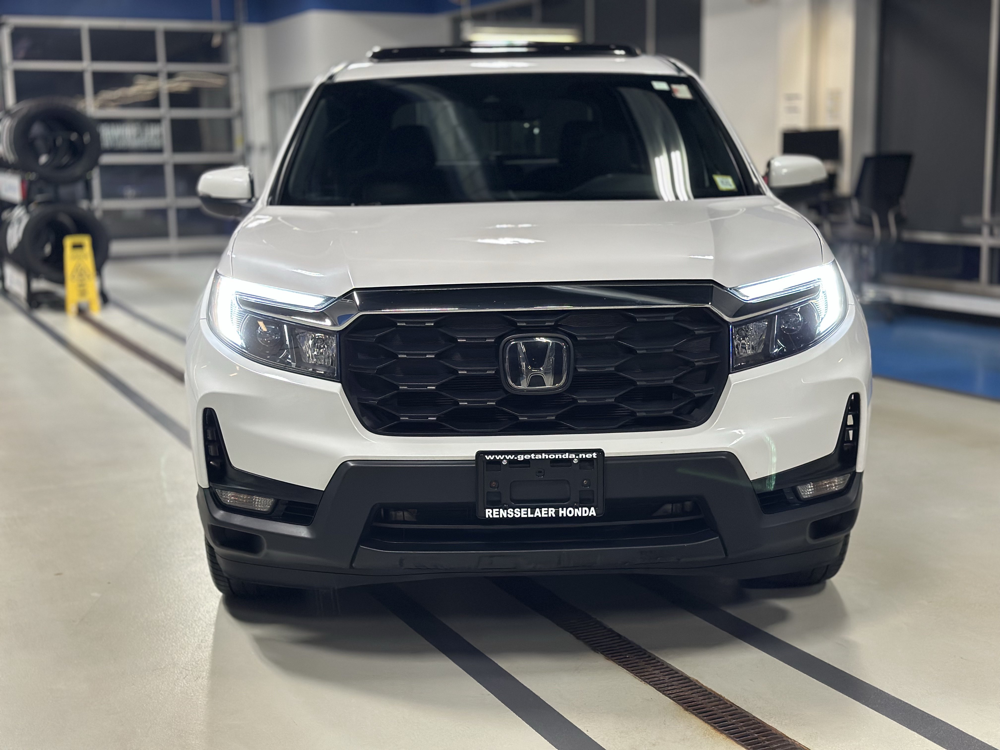 Used 2024 Honda Passport EX-L image 3