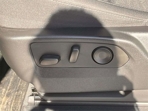 Used 2023 Chevrolet Silverado 1500 LT image 11