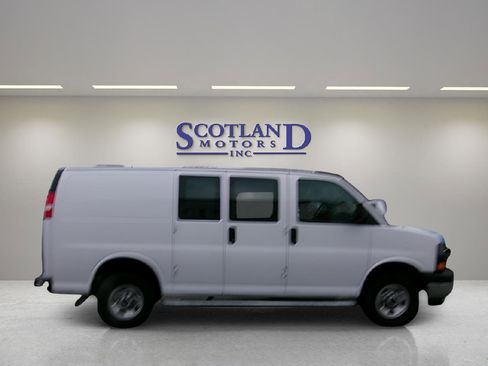 Used 2024 GMC Savana 2500 w/ Driver Convenience Package image 4