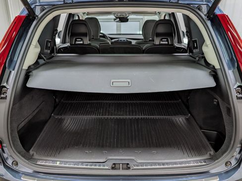 Used 2024 Volvo XC90 B5 Plus w/ Protection Package Premier image 24