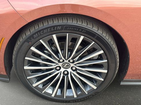New 2026 Lexus ES 350e FWD image 10