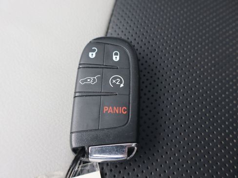 Used 2017 Jeep Compass Limited w/ Navigation Group AWD/4WD image 30
