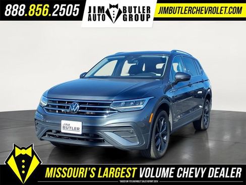 Used 2024 Volkswagen Tiguan SE image 1