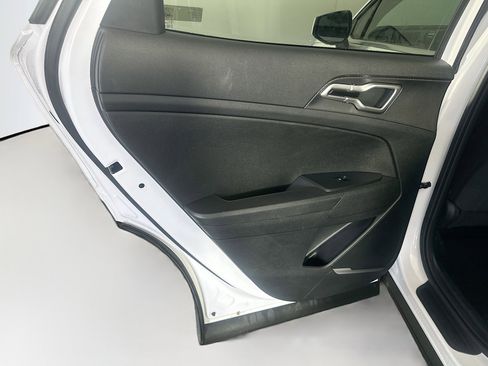 Used 2025 Kia Sportage LX image 25