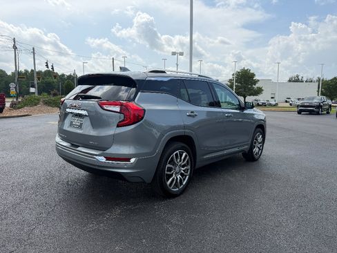 Used 2024 GMC Terrain Denali w/ Denali Premium Package AWD/4WD image 7