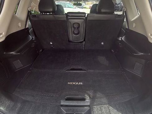 Used 2018 Nissan Rogue SV w/ Sun & Sound Touring Package image 31