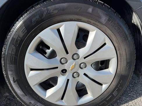 Used 2013 Chevrolet Cruze LS image 19