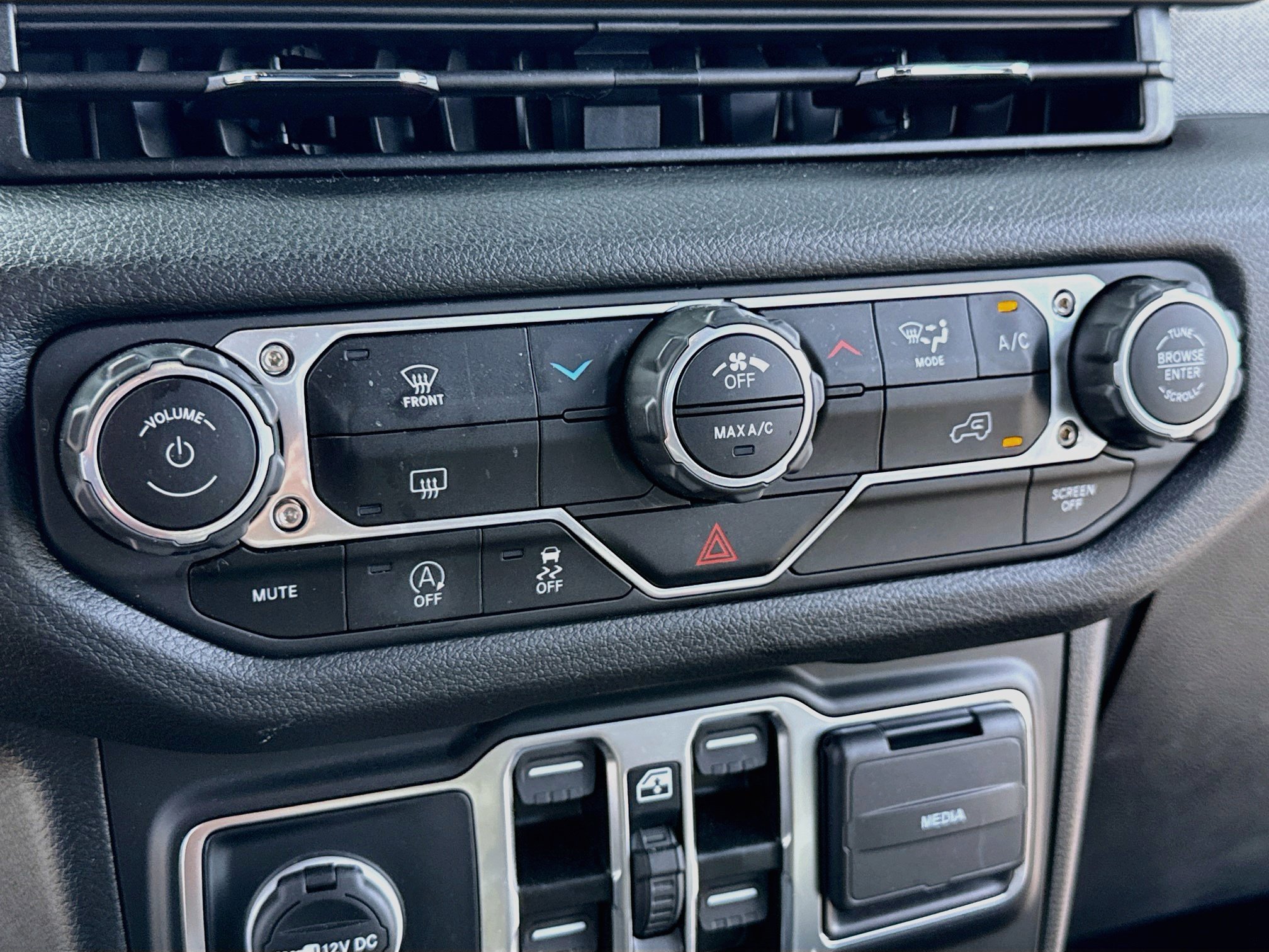 Used 2025 Jeep Wrangler Unlimited Sport AWD/4WD image 18