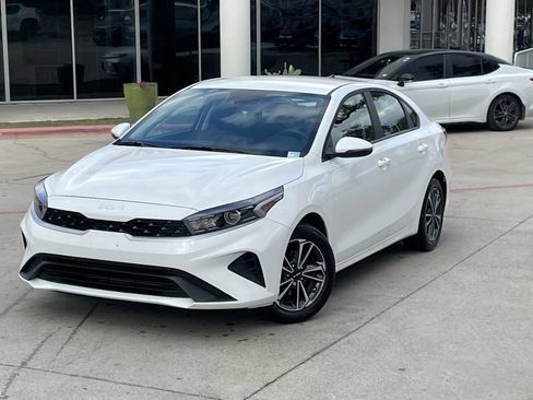 Used 2024 Kia Forte LXS w/ LXS Technology Package image 9