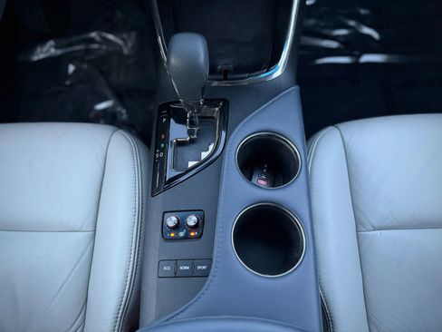 Used 2015 Toyota Avalon XLE image 19