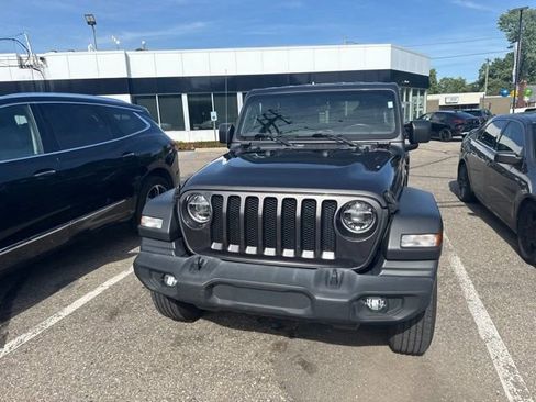Used 2021 Jeep Wrangler Unlimited Sahara AWD/4WD image 2