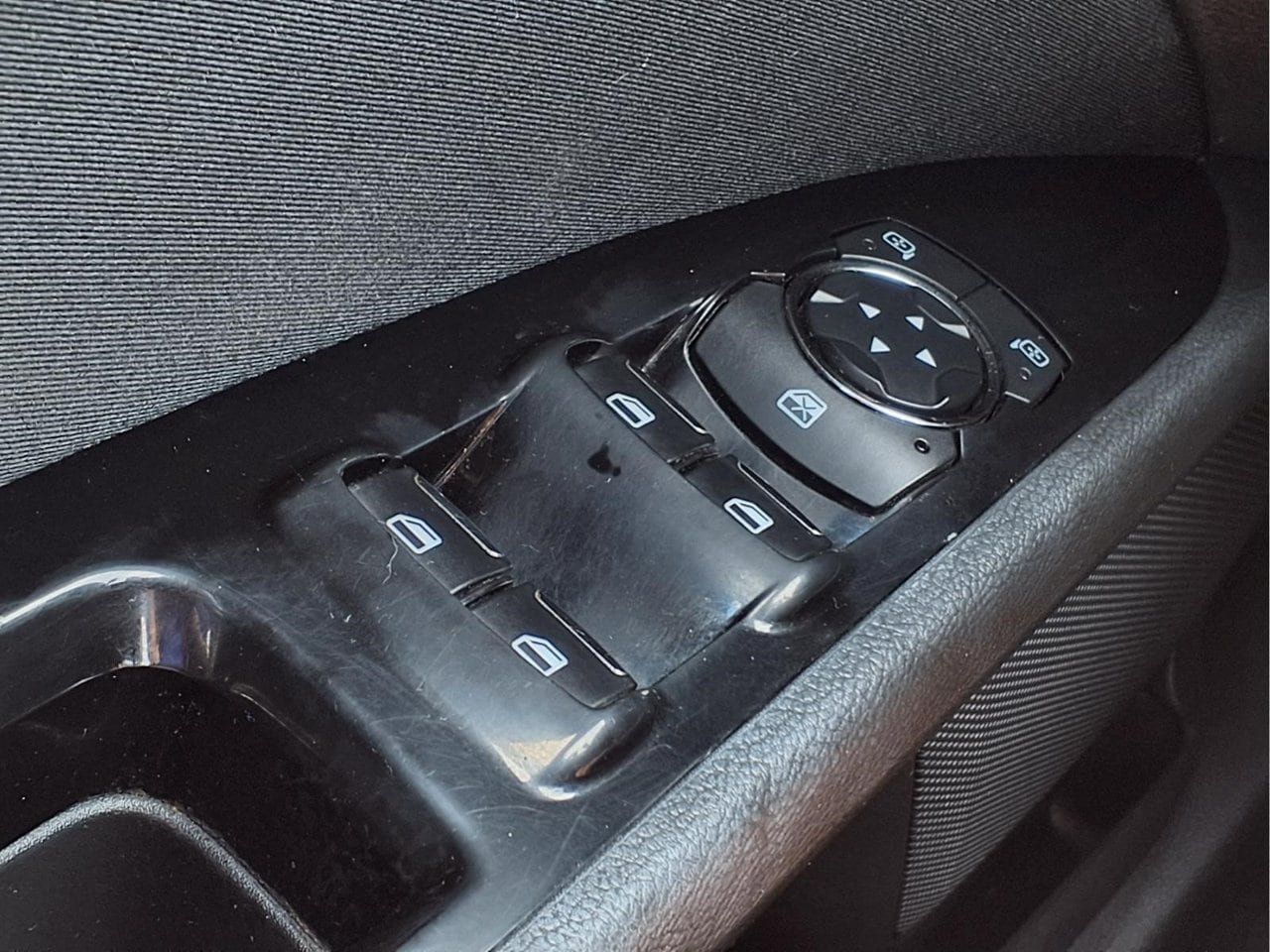 Used 2015 Ford Fusion SE FWD image 26