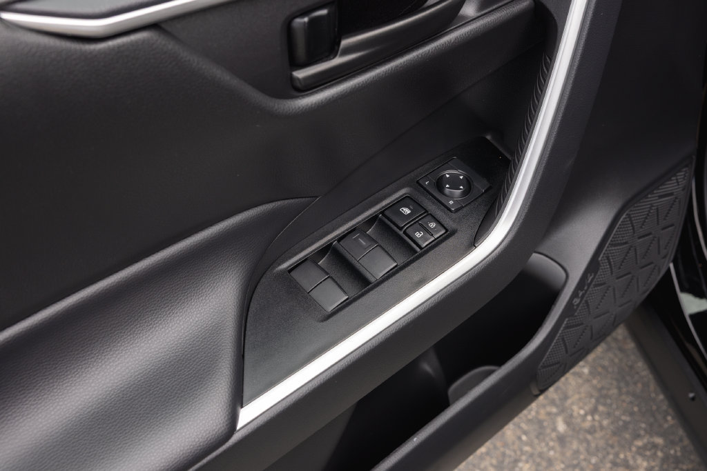 Certified 2025 Toyota RAV4 LE FWD image 9