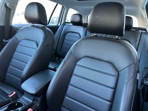 Used 2017 Volkswagen Golf SEL image 12