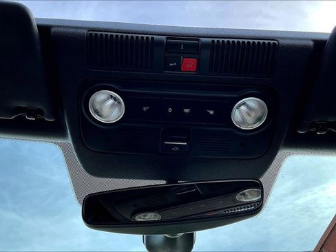 Used 2019 Volkswagen Beetle 2.0T SE image 15