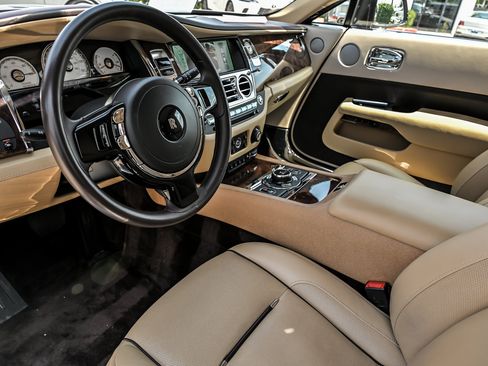 Used 2016 Rolls-Royce Wraith RWD image 21