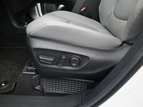 Used 2025 Toyota Sienna XLE w/ XLE Plus Package image 11