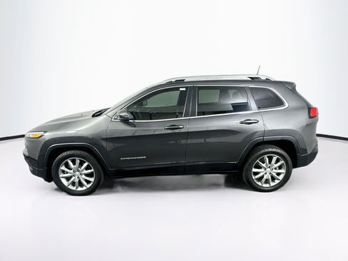 Used 2018 Jeep Cherokee Limited w/ Luxury Group FWD image 4