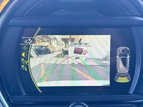 Used 2018 MINI Cooper Countryman w/ Premium Package image 15