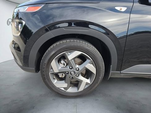 Certified 2024 Hyundai Venue SEL FWD image 17