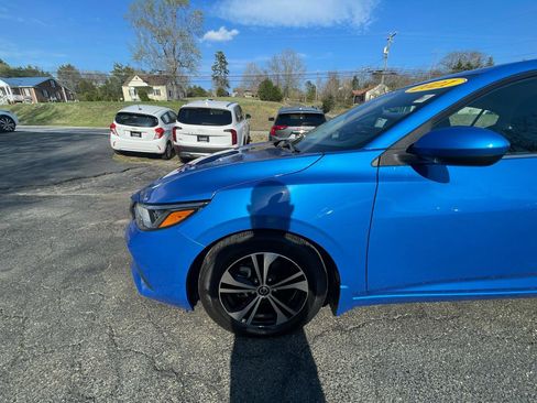 Used 2021 Nissan Sentra SV image 2