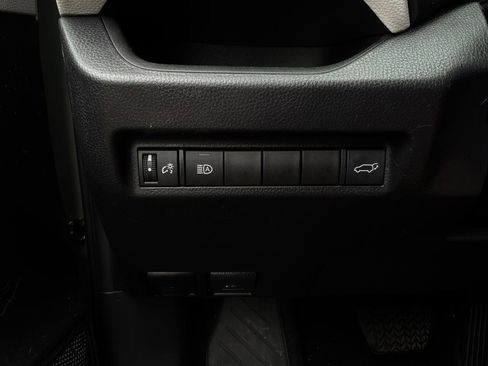Used 2022 Toyota RAV4 XLE Premium AWD/4WD image 23