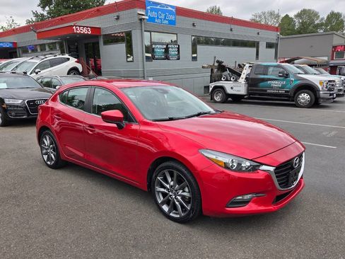 Used 2018 MAZDA MAZDA3 Touring FWD image 9
