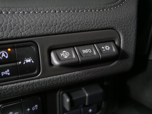 Used 2024 GMC Yukon Denali w/ Advanced Technology Package AWD/4WD image 19