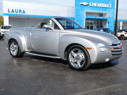 Used 2005 Chevrolet SSR Base 2D Standard Cab w/ Preferred Equipment Group image 15