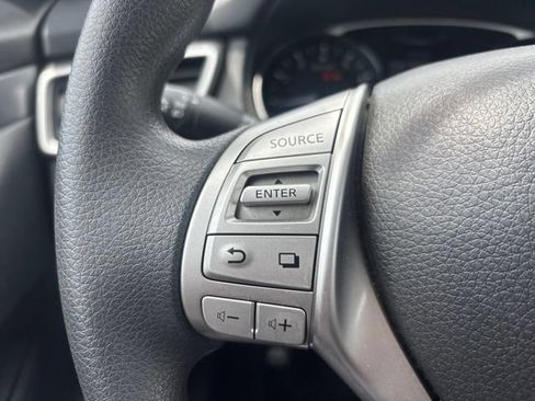 Used 2016 Nissan Rogue S w/ Appearance Package AWD/4WD image 17
