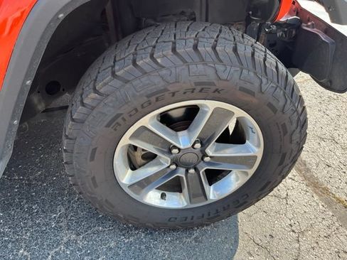 Used 2020 Jeep Wrangler Unlimited Sahara w/ Uconnect 4C Nav & Sound Group AWD/4WD image 5