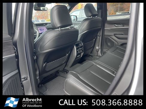 New 2025 Jeep Grand Cherokee Limited w/ Black Appearance Package image 11