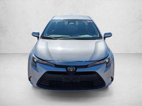 Used 2023 Toyota Corolla LE image 2
