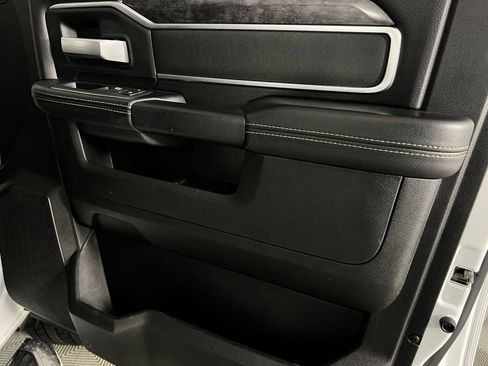 Used 2024 RAM 2500 Big Horn w/ Sport Appearance Package image 33