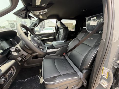 New 2026 RAM 2500 Laramie w/ Night Edition AWD/4WD image 17