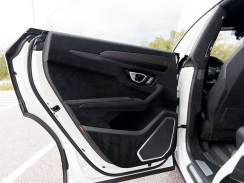 Used 2024 Lamborghini Urus Performante image 22