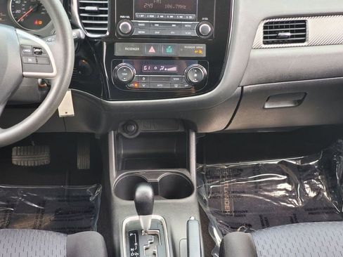 Used 2014 Mitsubishi Outlander ES FWD image 21