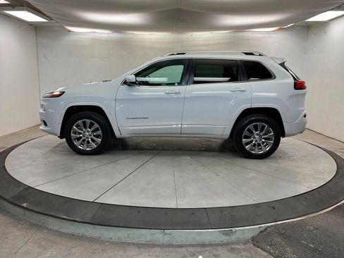 Used 2018 Jeep Cherokee Overland w/ Technology Group image 2