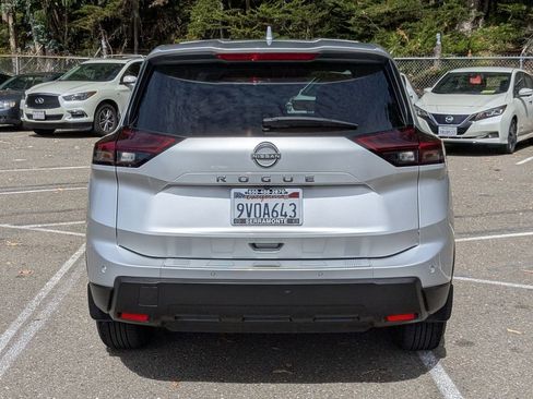 Certified 2025 Nissan Rogue SV FWD image 6