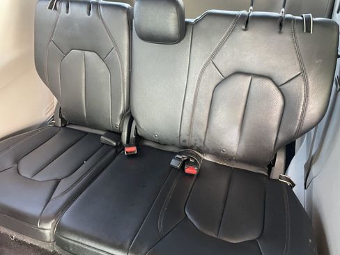 Used 2020 Chrysler Pacifica Touring-L image 7