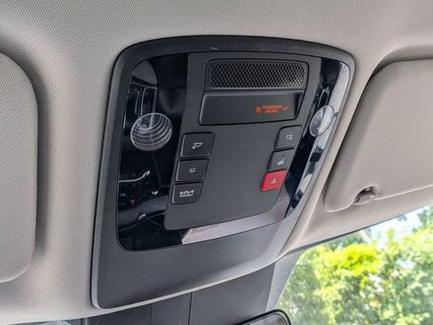 Used 2023 Kia Carnival EX FWD image 23
