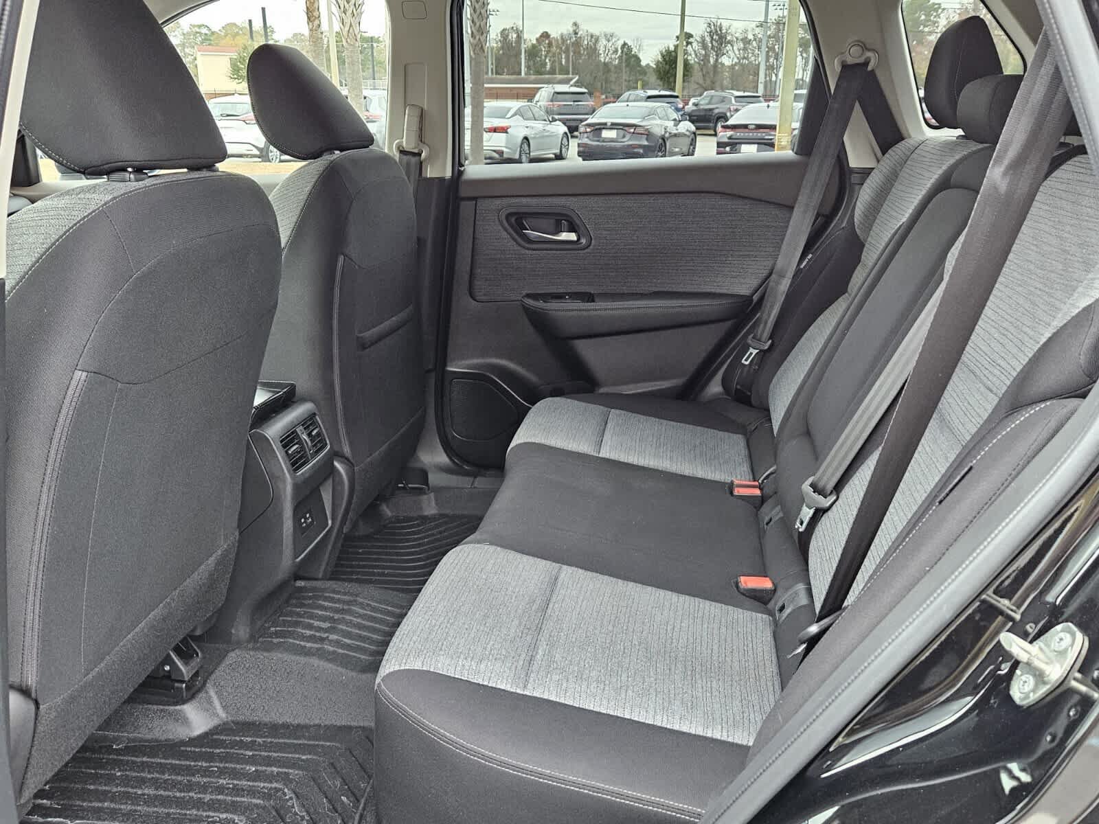 Used 2023 Nissan Rogue SV AWD/4WD image 4