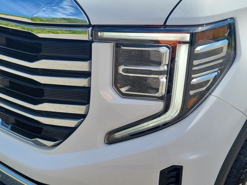 Used 2024 GMC Sierra 1500 SLT w/ SLT Premium Plus Package AWD/4WD image 9