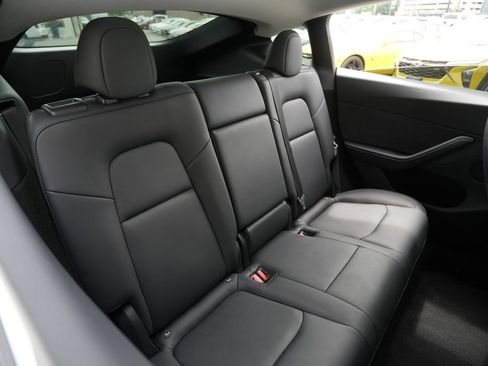 Used 2023 Tesla Model Y AWD image 29