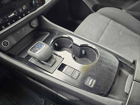 Used 2022 Nissan Rogue SV FWD image 30