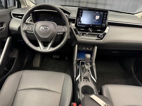 Used 2022 Toyota Corolla Cross XLE w/ Convenience Package AWD/4WD image 19