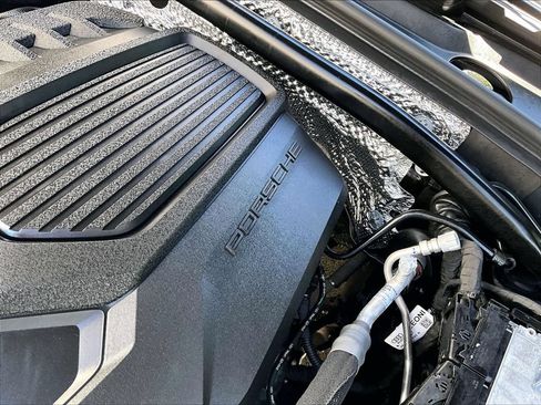 Certified 2026 Porsche Macan AWD/4WD image 34