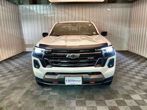 Used 2025 Chevrolet Colorado Z71 w/ Technology Package image 3