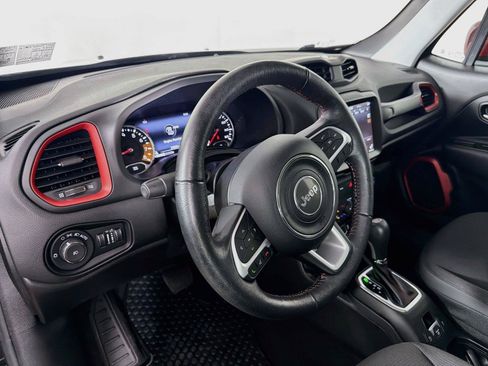 Used 2023 Jeep Renegade Latitude w/ Sun/Sound Group AWD/4WD image 16